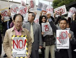 JAPONYA'DA G-8 ZİRVESİNİ PROTESTO