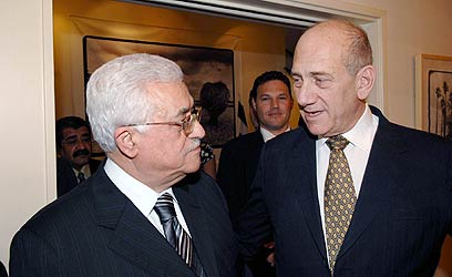 OLMERT VE ABBAS KUDÜS'TE BULUŞTU